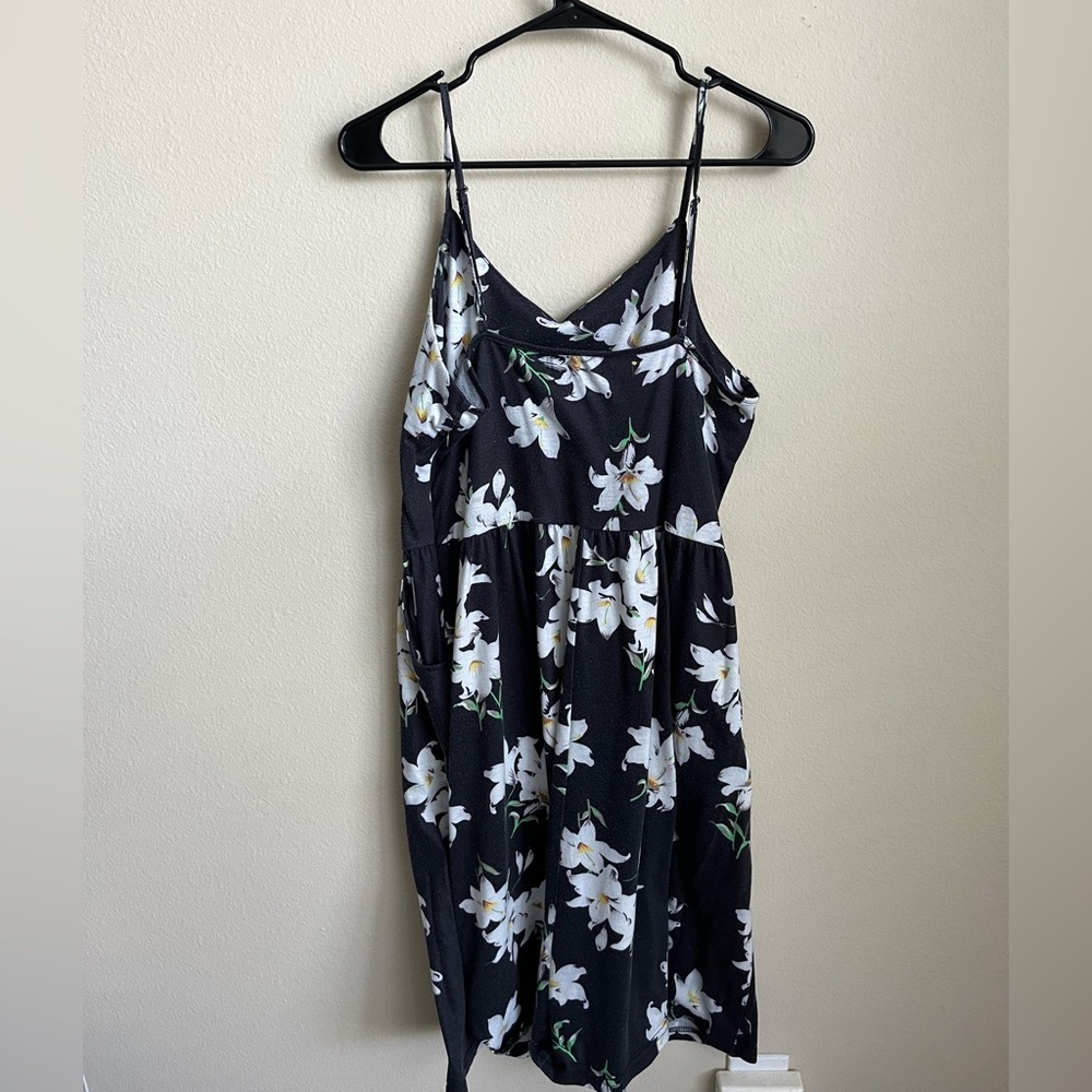 Dress - Picture 2 of 4